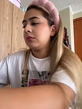 Snapshot of Miabonnett_ chatting on June 18, 2026, 3:17 pm Miabonnett online show from June 18, 2026, 3:17 pm