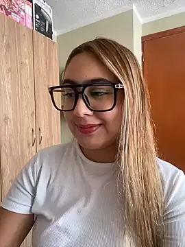 Miabonnett  online show from July 31, 2026, 3:53 pm