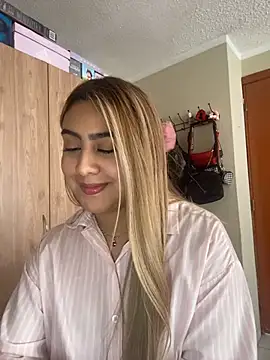 Miabonnett  online show from July 14, 2026, 5:08 pm