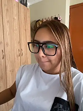 Miabonnett  online show from August 6, 2026, 3:07 pm