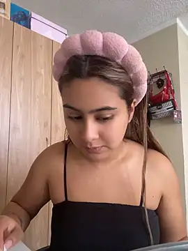 Snapshot of Miabonnett_ chatting on June 11, 2026, 3:20 pm Miabonnett online show from June 11, 2026, 3:20 pm