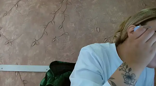 Miabonnett  online show from March 18, 2025, 12:06 pm