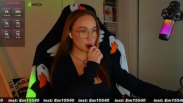 Snapshot of Emili1- chatting on January 15, 2025, 9:56 am Emili1- online show from January 15, 2025, 9:56 am