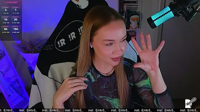 Snapshot of Emili1- chatting on December 16, 2025, 4:22 pm Emili1- online show from December 16, 2025, 4:22 pm