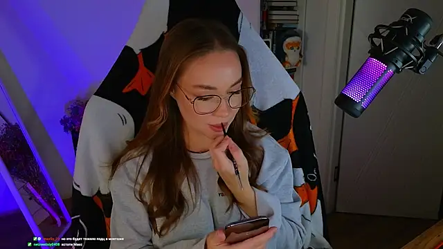 Snapshot of Emili1- chatting on March 18, 2025, 12:39 pm Emili1- online show from March 18, 2025, 12:39 pm