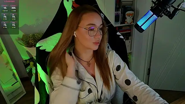 Snapshot of Emili1- chatting on October 12, 2025, 11:44 am Emili1- online show from October 12, 2025, 11:44 am