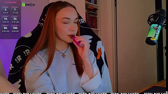 Snapshot of Emili1- chatting on December 18, 2024, 12:29 pm Emili1- online show from December 18, 2024, 12:29 pm