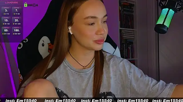 Snapshot of Emili1- chatting on December 5, 2024, 2:28 pm Emili1- online show from December 5, 2024, 2:28 pm