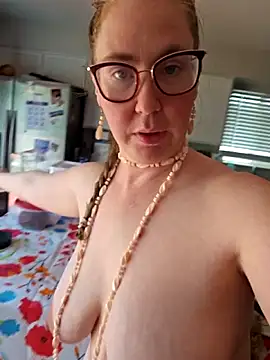 littlelustlamb online show from April 23, 2026, 5:25 pm