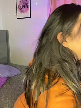 Ari Martin online show from October 8, 2025, 4:03 am