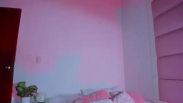 little-Emma online show from October 2, 2025, 3:10 am