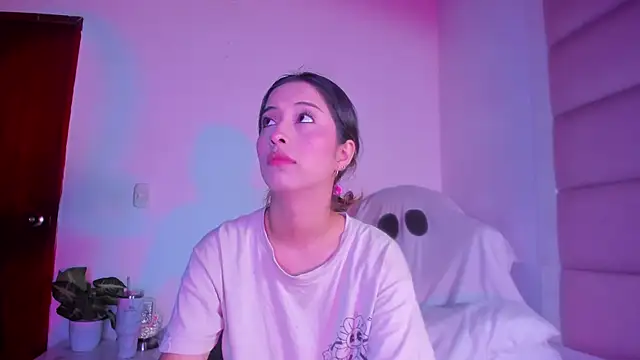 little-Emma online show from October 11, 2025, 3:07 am