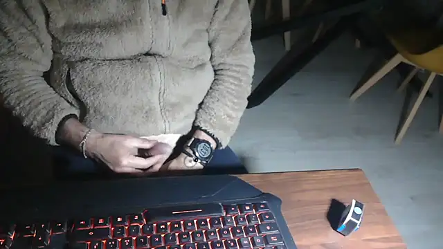 Adri gard online show from March 28, 2026, 9:38 pm