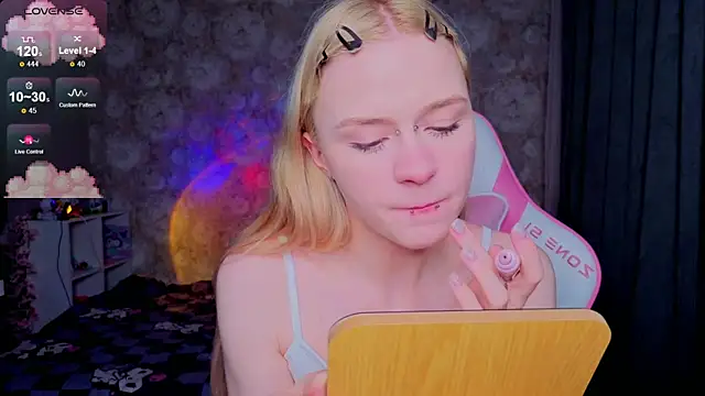 Snapshot of Milia_Parker chatting on March 27, 2026, 1:36 am Milia Parker online show from March 27, 2026, 1:36 am