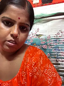 Beauty-queen online show from October 6, 2025, 1:23 pm