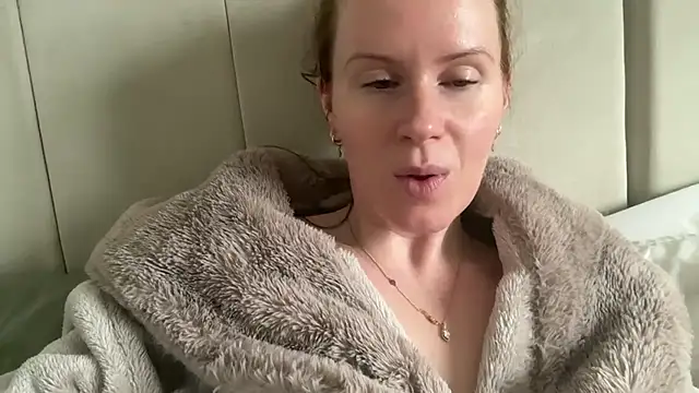 redheadrosie69 online show from February 18, 2026, 10:01 am