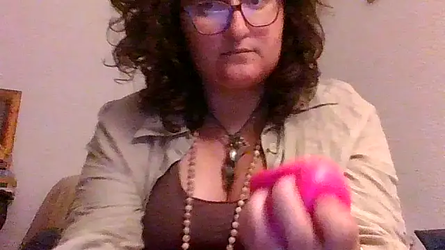 juicyrubies online show from October 28, 2025, 6:29 pm