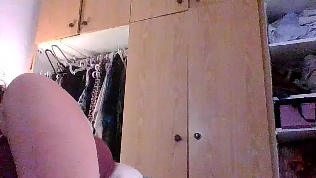 juicyrubies online show from November 3, 2025, 8:29 am