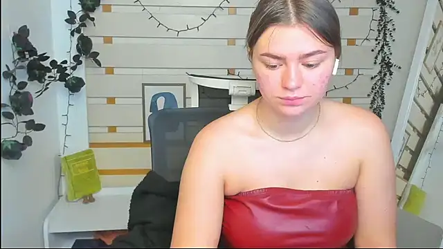 Josephine Kiss online show from May 7, 2026, 12:30 pm