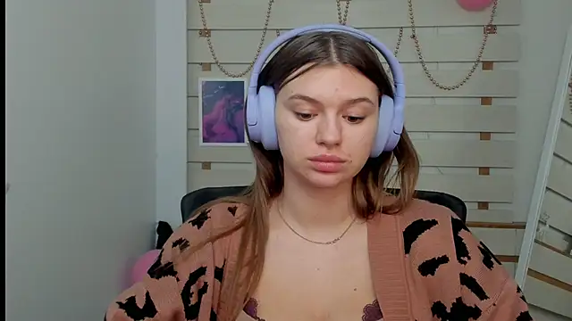 Josephine Kiss online show from February 26, 2025, 1:54 pm