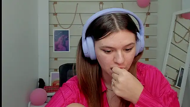 Josephine Kiss online show from February 26, 2025, 5:00 pm