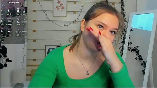 Josephine Kiss online show from February 7, 2026, 1:30 pm