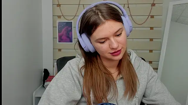 Josephine Kiss online show from February 25, 2025, 3:53 pm