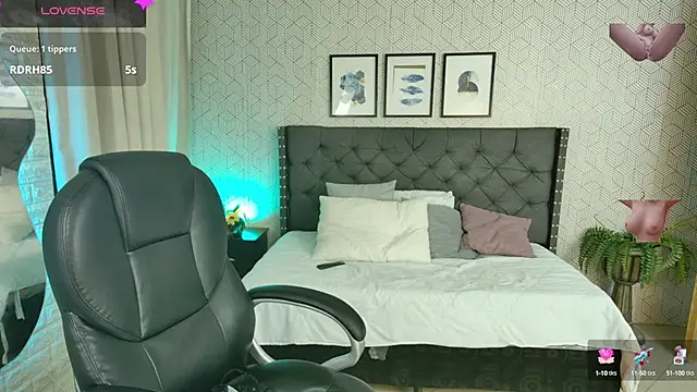 sussy  stone online show from December 6, 2024, 6:55 pm