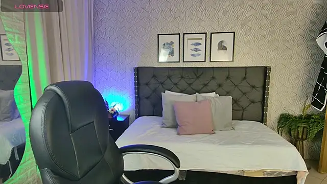 sussy  stone online show from December 6, 2024, 12:44 pm