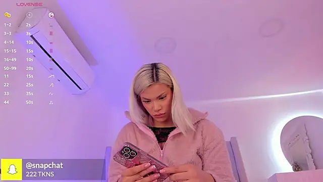 Shelynna azzul online show from October 4, 2025, 8:21 pm