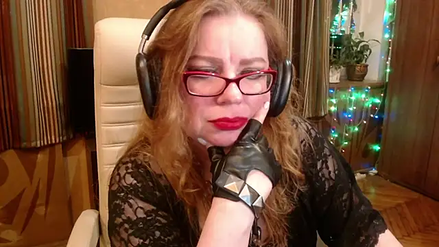 Miss Tress online show from November 19, 2025, 10:32 pm