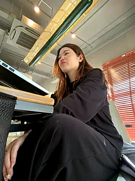 Emily 9xx online show from November 28, 2025, 1:17 am