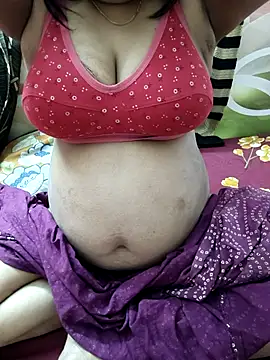 cuteyqueen online show from February 6, 2026, 1:29 pm