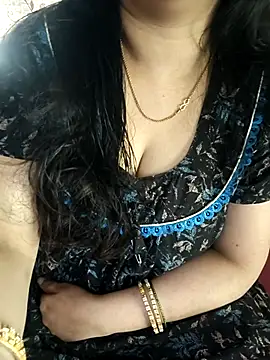 cuteyqueen online show from February 2, 2026, 5:39 am