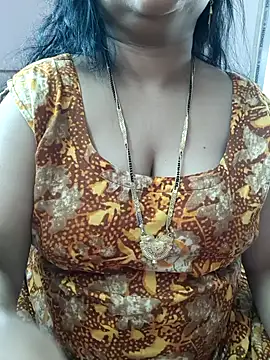 cuteyqueen online show from November 3, 2025, 6:07 am