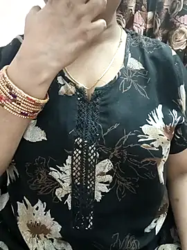 cuteyqueen online show from March 11, 2025, 4:18 pm