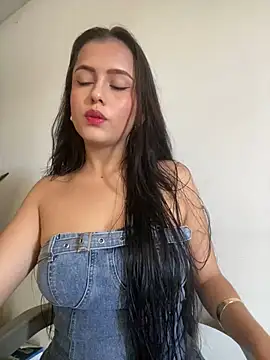 AbbyMillerrr online show from May 7, 2026, 4:21 pm