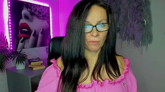 HelenLuxx online show from October 13, 2025, 6:15 am