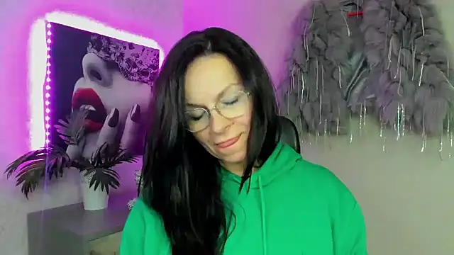 HelenLuxx online show from November 27, 2025, 5:24 pm