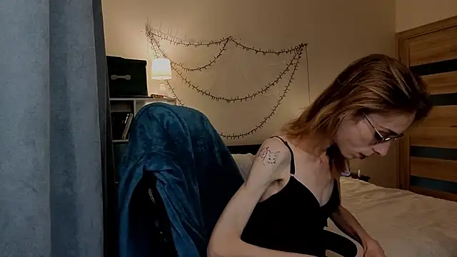 amber quell here online show from September 12, 2025, 2:17 pm