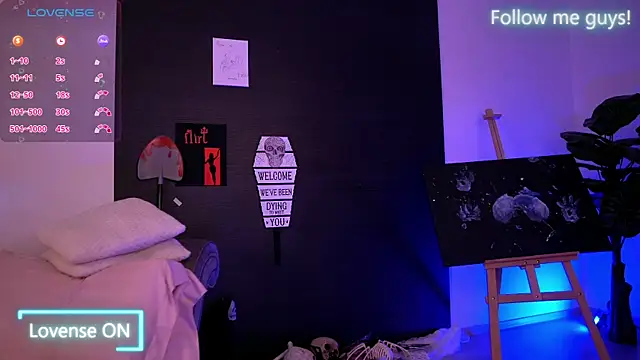 AriaVoss online show from October 28, 2025, 9:47 pm