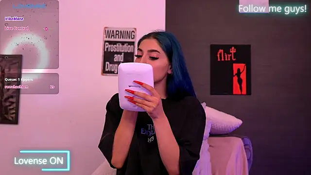 AriaVoss online show from September 13, 2025, 8:42 pm