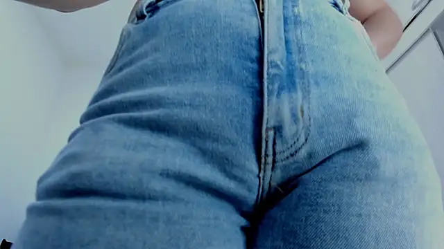 Snapshot of Amelia_Debora_Antonella chatting on March 15, 2026, 1:29 pm Amelia Debora Antonella online show from March 15, 2026, 1:29 pm