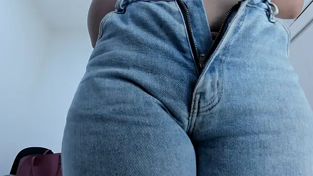 Snapshot of Amelia_Debora_Antonella chatting on February 24, 2026, 3:02 pm Amelia Debora Antonella online show from February 24, 2026, 3:02 pm