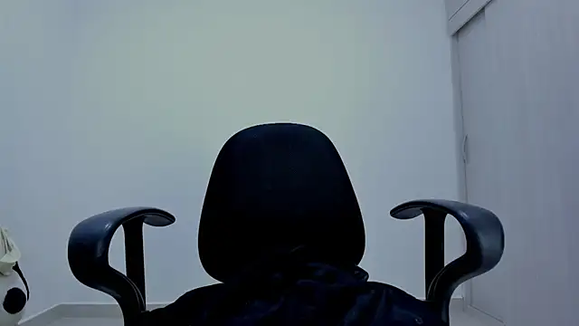 Snapshot of Amelia_Debora_Antonella chatting on March 6, 2026, 1:39 pm Amelia Debora Antonella online show from March 6, 2026, 1:39 pm