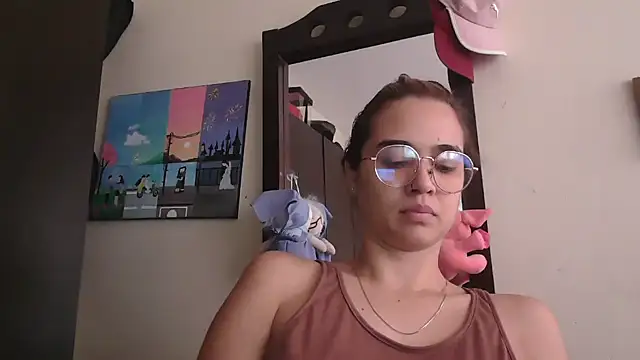 trianabell online show from May 12, 2026, 4:13 pm