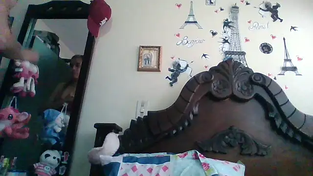 trianabell online show from October 15, 2025, 4:48 pm