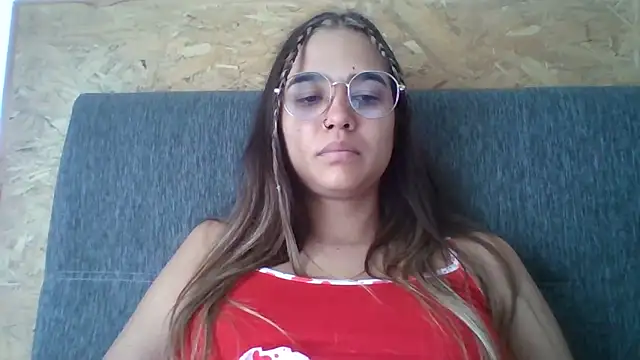 trianabell online show from December 22, 2025, 3:01 pm