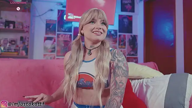 Snapshot of sensualkattt chatting on March 4, 2026, 10:06 pm sensualkattt online show from March 4, 2026, 10:06 pm