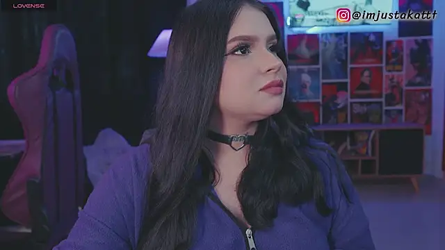 sensualkattt online show from May 1, 2026, 9:20 pm
